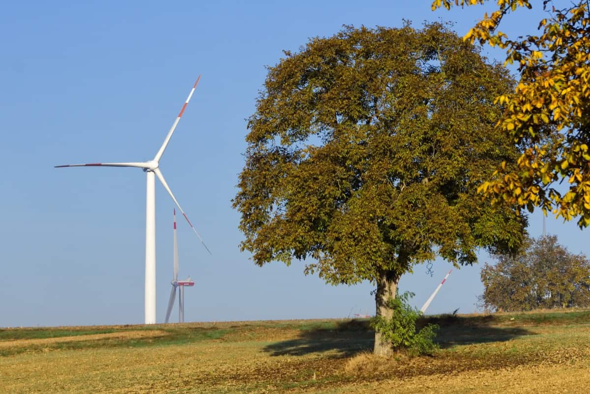 wind energy advantages and disadvantages